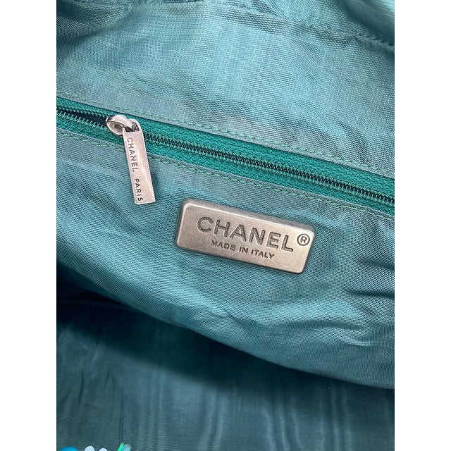 Contemporary Chanel Paris New York Cream Distressed Bowling Tote For Sale - Image 3 of 11