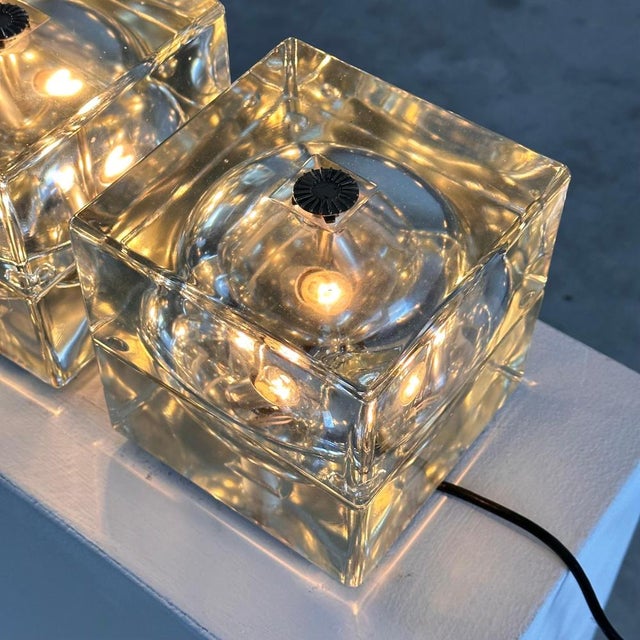 Cubosfera Table Lamps attributed to Alessandro Mendini for Fidenza Vetraria, 1960s, Set of 2 For Sale - Image 6 of 12