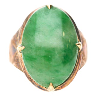 10 Carat Vintage Natural Jadeite Jade in Carved 18k Gold Oval Ring, Size 6 For Sale