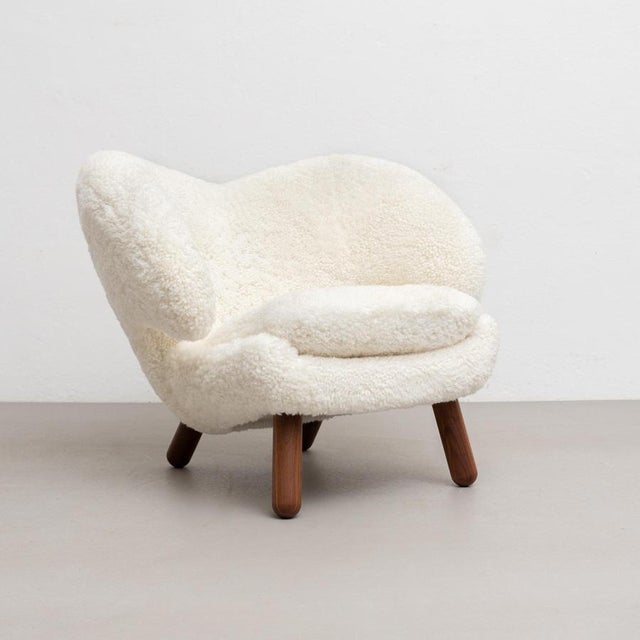Modern Pelican Chair in Sheepskin Upholstery from Finn Juhl, Denmark, 2000s For Sale - Image 8 of 18