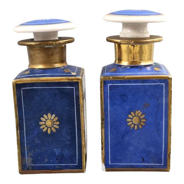 Traditional French Bleu De Roi Perfume Bottles attributed to Jacob Petit, 1830s, Set of 2 For Sale - Image 3 of 18