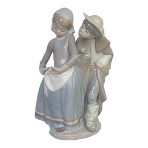 Vintage Lladro Spain Boy Meets Girl Little Couple Kissing Porcelain Figurine