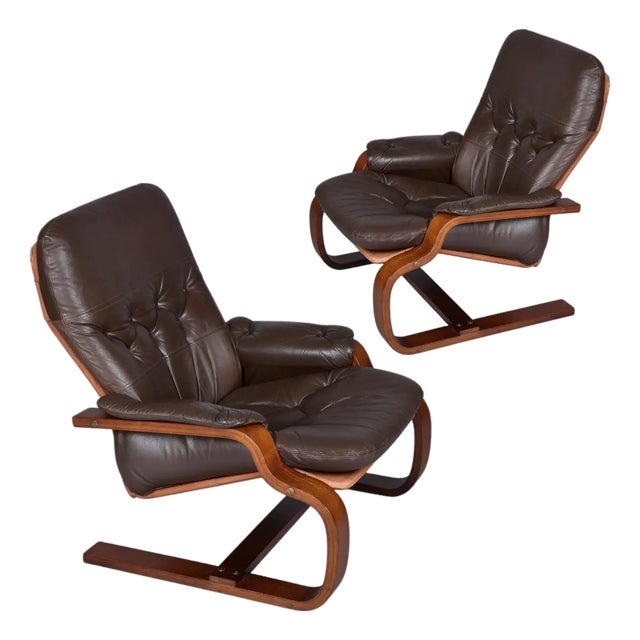 Pair of Brown Leather Scandinavian Cantilever Bentwood Sling Chairs For Sale
