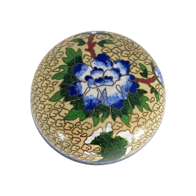 Mid-to-Late 20th Century Yellow Chinese Cloisonné Graduated Lidded Boxes, Set of 3 For Sale - Image 9 of 15
