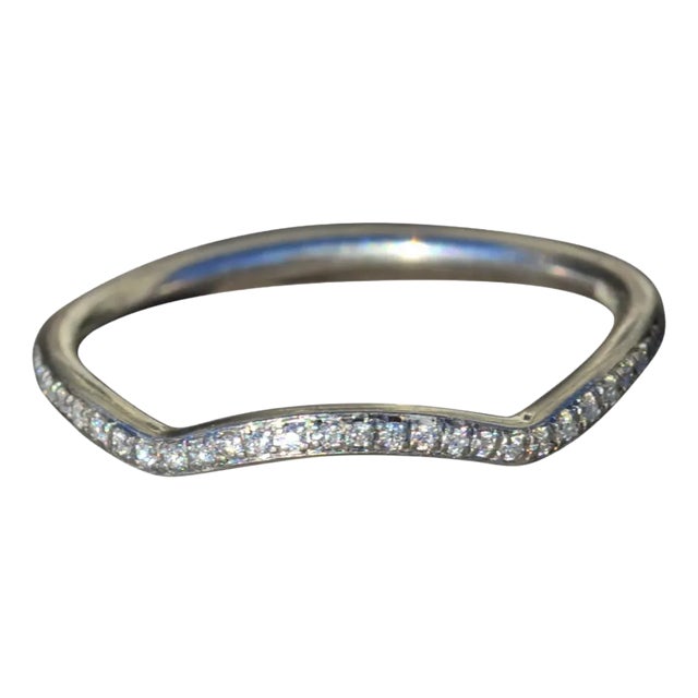 The Lyra: Ladies Vintage Curved Diamond Wedding Band in Platinum For Sale