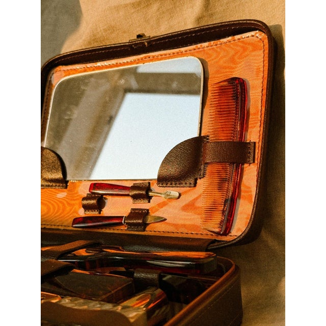 1940s Vintage Travel Toiletry Vanity Case, 1940 For Sale - Image 5 of 6