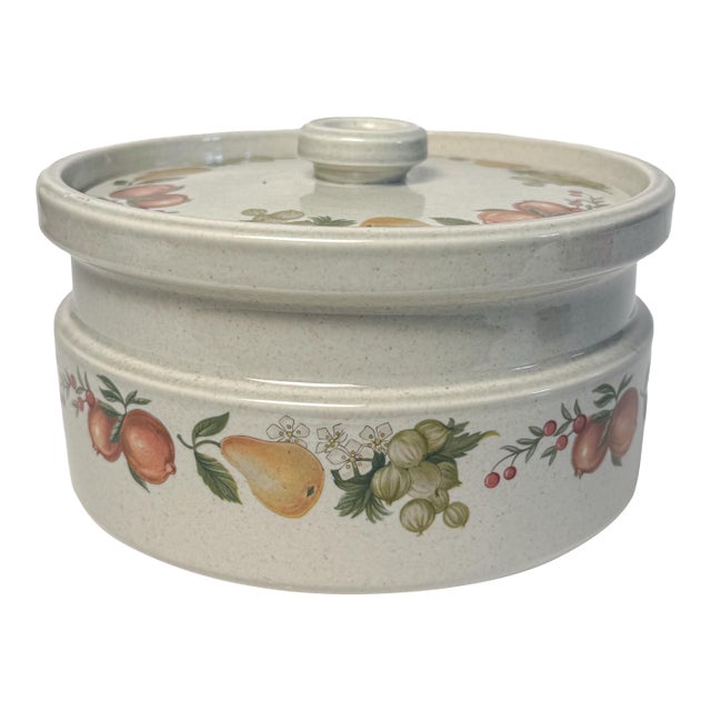 Vintage Wedgwood Quince 1.5-Quart Round Covered Casserole, England For Sale