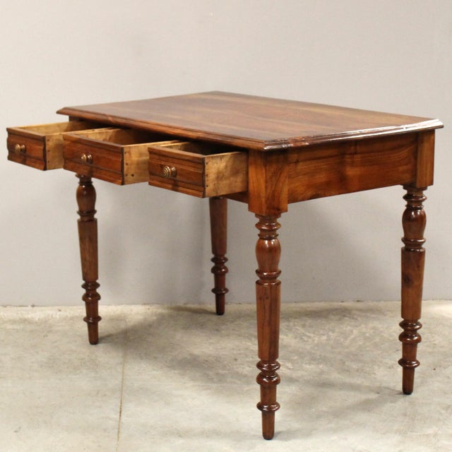 Antique Desk Table in Walnut, 1800s For Sale - Image 5 of 12