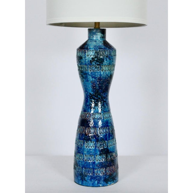 Mid 20th Century Aldo Londi for Bitossi Incised Rimini Blue Toned Pottery Table Lamp, 1950's For Sale - Image 5 of 12
