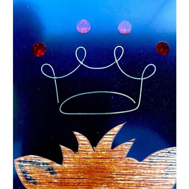 Mid 20th Century "King Cat" Serving Tray | Mid-Century Modern Wood Inlay With Ruby Red Rhinestone Crown | California, C. 1960s, Vintage Couroc of Monterey For Sale - Image 5 of 10