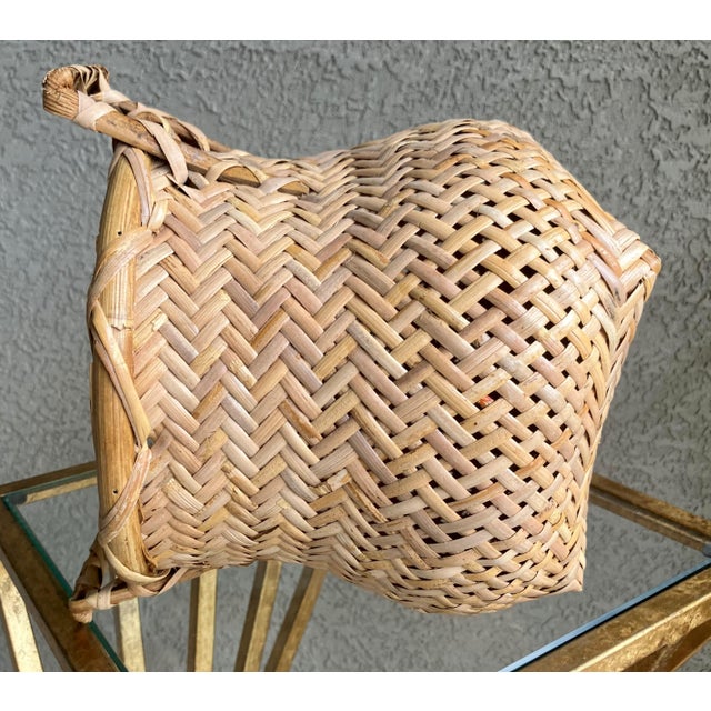 Tan Stylish Mid 20th-Century Rattan & Bamboo Zig Zag Aka Herringbone Pattern Cachepot / Planter Basket For Sale - Image 8 of 18