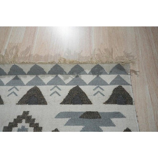 6x9 Ivory Flat Weave Wool Stacked Aztec Motifs Classic Traditional Carpet Rug For Sale - Image 4 of 8