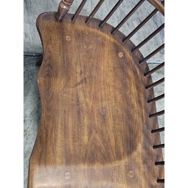 Wood Late 20th Century Windsor Arm Fan Back Bench Bench Made by Fredrick Duckloe in Pennsylvania For Sale - Image 7 of 8