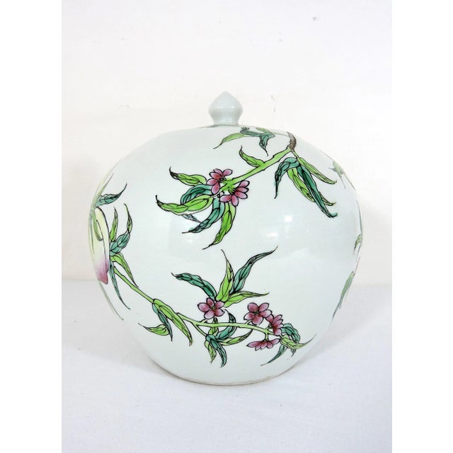 Antique White Porcelain Chinese Ginger Jar With Blossoms & Peaches, Tongzhi Mark. For Sale - Image 4 of 7