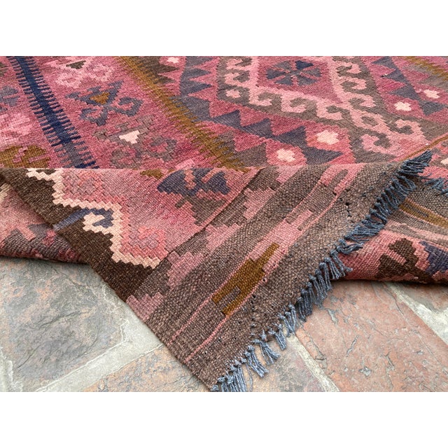 Afghan Maimana Kilim Area Rug, Handwoven Wool, 5x10, Rose & Navy For Sale - Image 12 of 16
