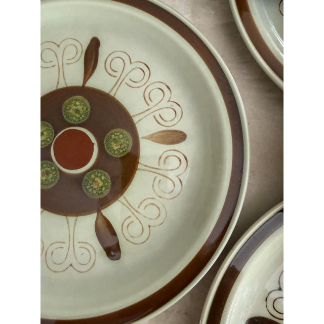 1970s Shino Stone “Marguerita” Dinner Plates 10.25” Japan Mid Century Modern Dinnerware - Set of 8 For Sale - Image 11 of 12