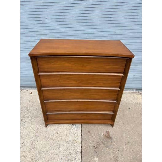 Mid-Century Modern 5 Drawer Dresser by Bassett Furniture, Walnut For Sale - Image 9 of 11