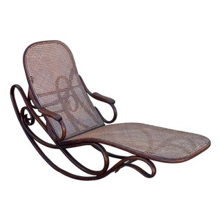 Late 19th Century Vienna Secession Bent Oak & Cane Chaise Lounge Rocker No.7500 Attributed to Gebrüder Thonet For Sale