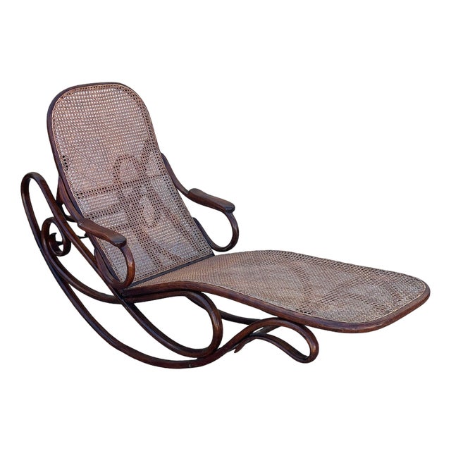 Late 19th Century Vienna Secession Bent Oak & Cane Chaise Lounge Rocker No.7500 Attributed to Gebrüder Thonet For Sale