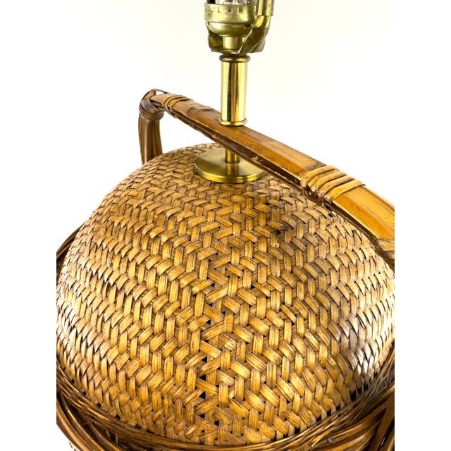 1960s Mid-Century Modern Woven Rattan Basket Table Lamp With Brass Hardware For Sale - Image 13 of 14
