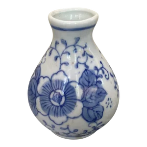 Chinoiserie Blue and White Asian Vase