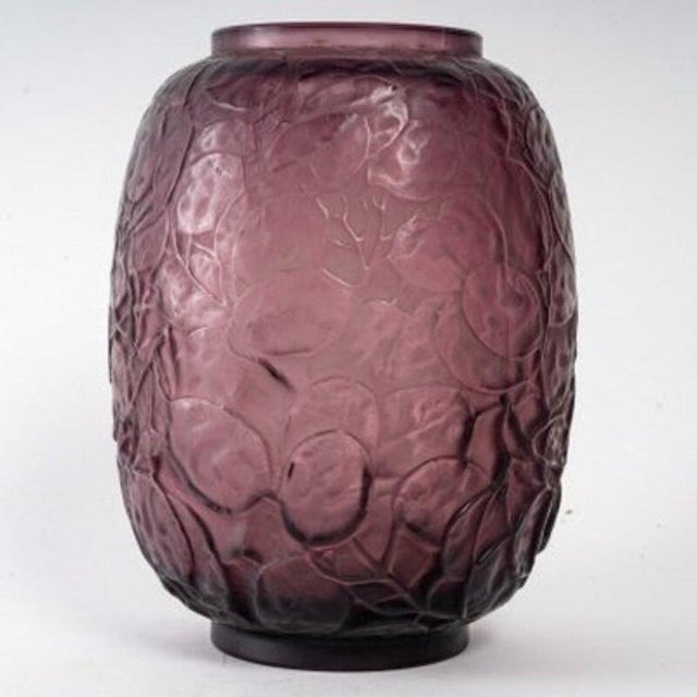Amethyst-Tinted Monnaie du Pape Vase from René Lalique, 1914 For Sale - Image 3 of 7