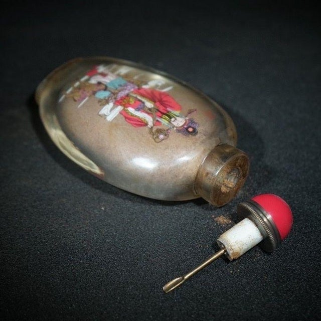 Red Vintage Inner-Painted Liuli Glass Snuff Bottle - Figural Scene For Sale - Image 8 of 9