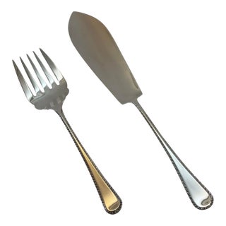 1980s Silver Plated Pair Fish Servers, Fish Serving Fork & Fish Serving Knife, Feather Edge. For Sale