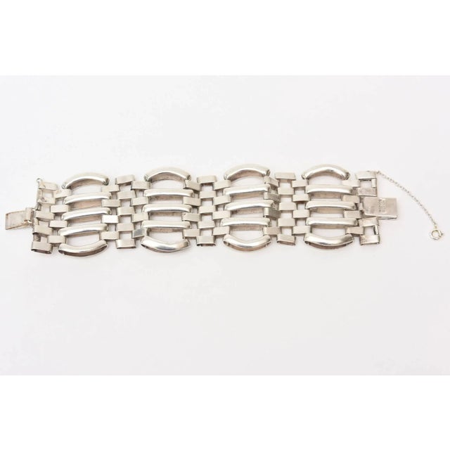 Vintage Sterling Silver Modernist Sculptural Link Cuff Bracelet Hallmarked, 1970's For Sale In Miami - Image 6 of 9
