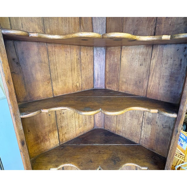 19th Century Rustic American Pine Corner Cupboard With Open Shaped Shelves Over Doors For Sale - Image 11 of 18