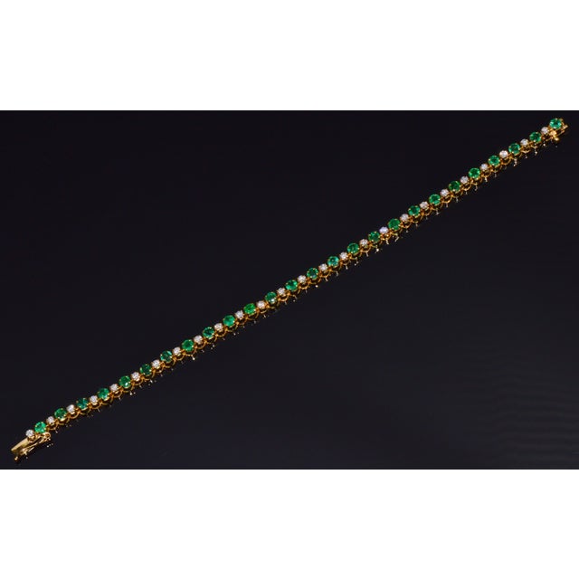Late 20th Century Certified Natural 4.90Cts vs F Diamond Emerald 18k Solid Gold Tennis Bracelet For Sale - Image 9 of 16