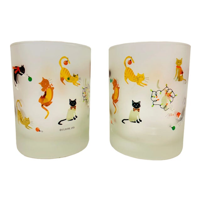 Adorable Set of 2 Culver Holiday Kittens Christmas Frosted Lowball Glasses For Sale