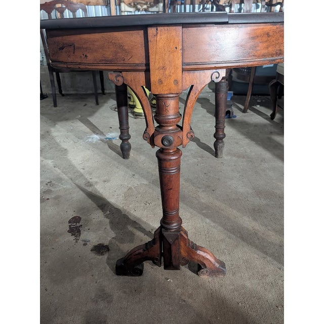 Georgian-Style Mahogany Tripod Pedestal Table For Sale - Image 13 of 15