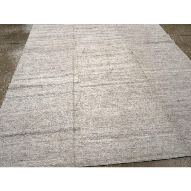 Ivory Galerie Shabab Collection Mid-20th Century Turkish Flat-Weave Rug For Sale - Image 8 of 10