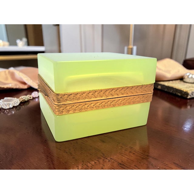Opaline Murano Glass Jewelry Box from Manifattura di Murano, 1970s For Sale - Image 4 of 13