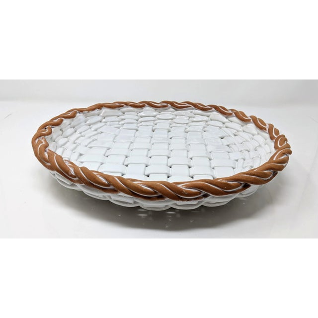 Rustic European Vintage 1990s Italian European Ceramic Castellan White Hand Woven Terracotta Basket Bowl For Sale - Image 3 of 9