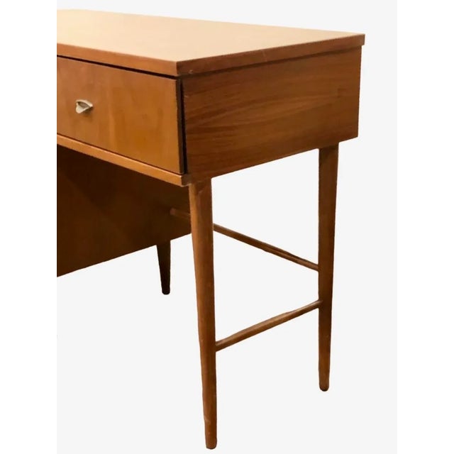 Mid 20th Century Harmony House Mid-Century Modern Wooden Desk With Original Hardware and Drawers For Sale - Image 10 of 10