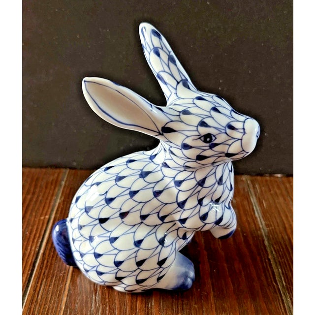 1990s Vintage MCM Herend Style Andrea Sadek Blue & White Fishnet Porcelain Bunny Rabbit Figurines -Set of 2 For Sale - Image 5 of 6