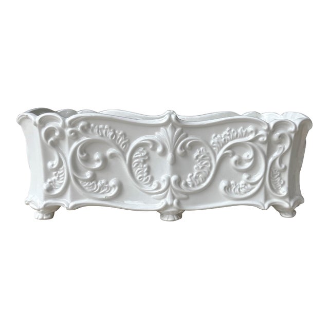 Circa 1980 Neoclassical Mottahedah-Style Terraglia Bianca (Creamware) “Flower Box" Cachepot or Jardinière, Italy For Sale
