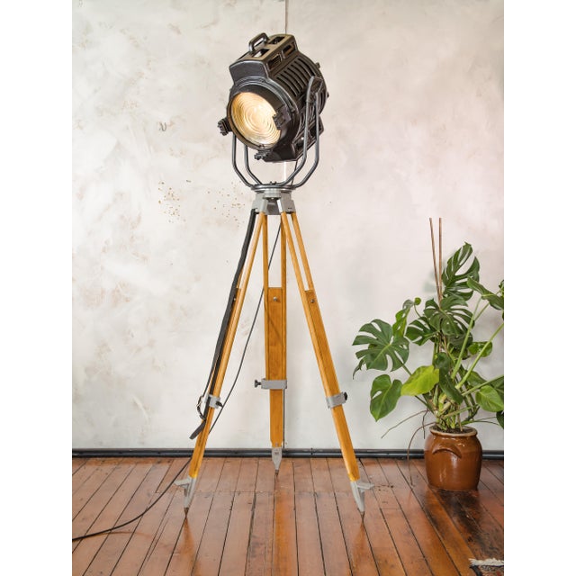 1950s Vintage Movie Spotlight on Surveying Tripod Floor Lamp by Arri Arnold & Richter, 1950s For Sale - Image 5 of 18