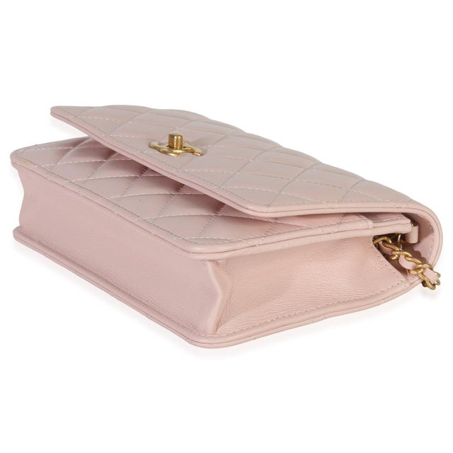 Animal Skin Pink Quilted Lambskin CC Pearl Crush Wallet On Chain For Sale - Image 7 of 9