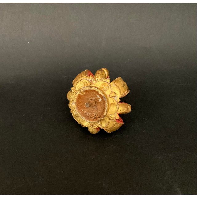 18th Century Iberian Religious Crown in Carved Gilt Wood For Sale - Image 6 of 7