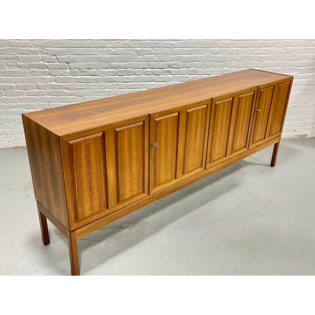 1960s Mid Century Modern Rosewood Credenza / Media Stand by Karl Erik Ekselius, Attributed For Sale - Image 12 of 16