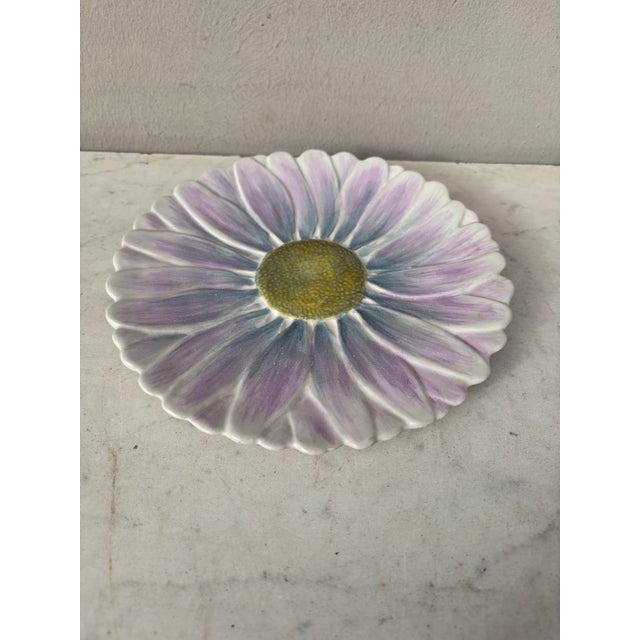 French Majolica Daisy Marcel Guillot Vallauris, circa 1950. 8.2 inches diameter.