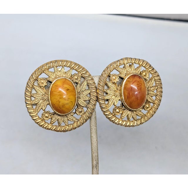 Les Bernard Vintage 1980s Signed Les Bernard Round Goldtone Cabochon Faux-Agate Clip Earrings-2 Pieces For Sale - Image 4 of 12