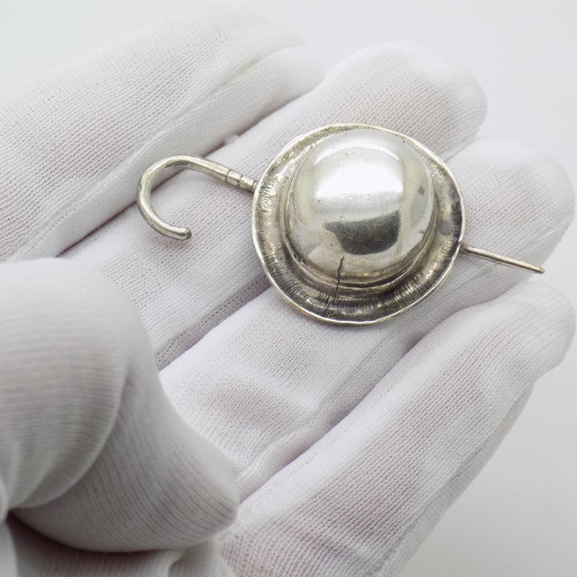 Introducing a unique piece of vintage charm. Crafted during the estimated period of the 1970s/1980s, this delightful...