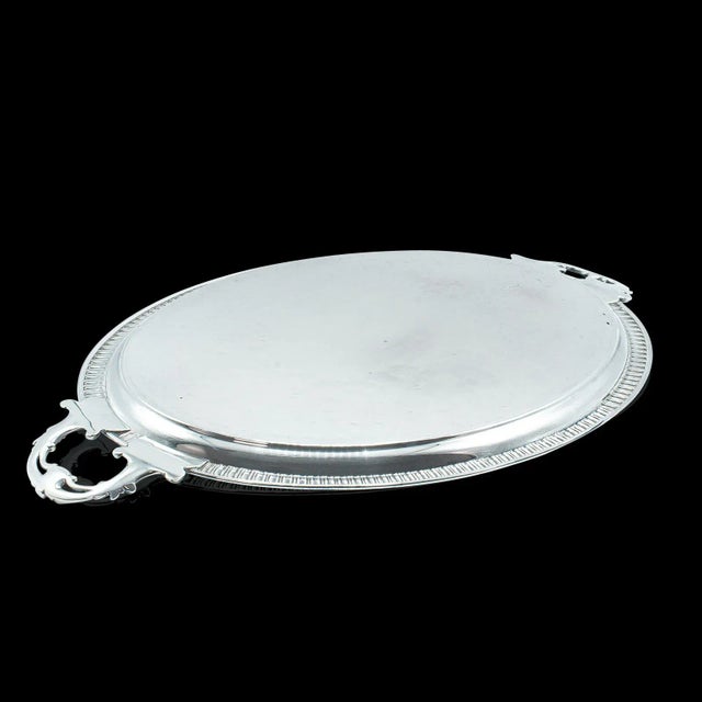 English 1910s Antique English Silver Plate Oval Decorative Serving Tray For Sale - Image 3 of 11