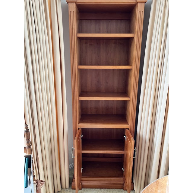 Large Architectural Executive Office Suite – Desk + Dual Display Towers + Matching Cabinet For Sale - Image 15 of 18