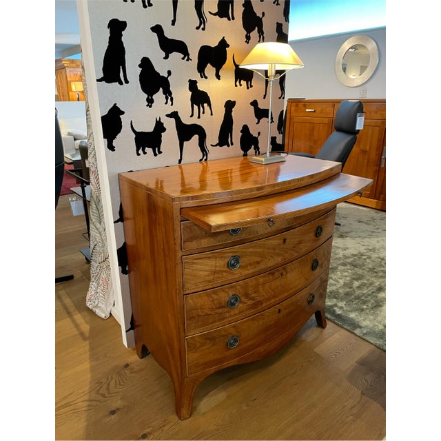 Bowfront chest of drawers in Shearton style with 4 drawers and tray pull-out. I have official proof of authenticity such...