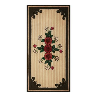 1940s Beige Floral Folk Art Antique American Hooked Rug 2' 10" X 5' 10" Handknotted Wool Carpet For Sale